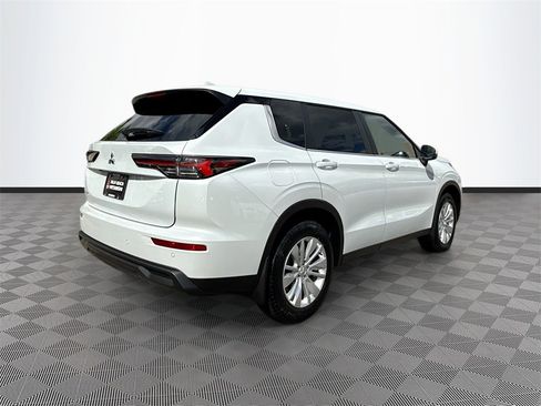 New 2025 Mitsubishi Outlander ES image 5