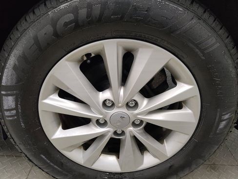 Used 2017 Kia Sedona LX FWD image 31
