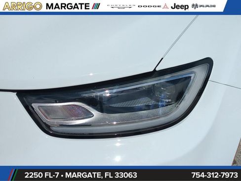 New 2026 Chrysler Pacifica Select FWD image 10