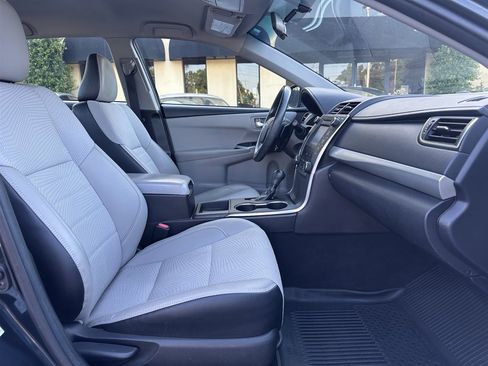 Used 2017 Toyota Camry SE image 16