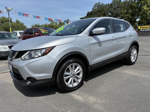 Used 2019 Nissan Rogue Sport S w/ Appearance Package FWD image 1