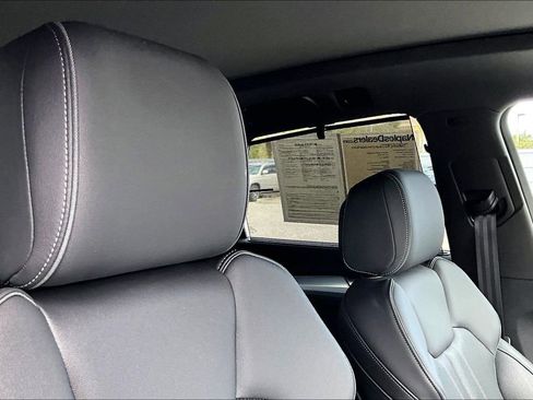Certified 2025 Audi Q5 2.0T Premium Plus w/ Premium Plus Package AWD/4WD image 22