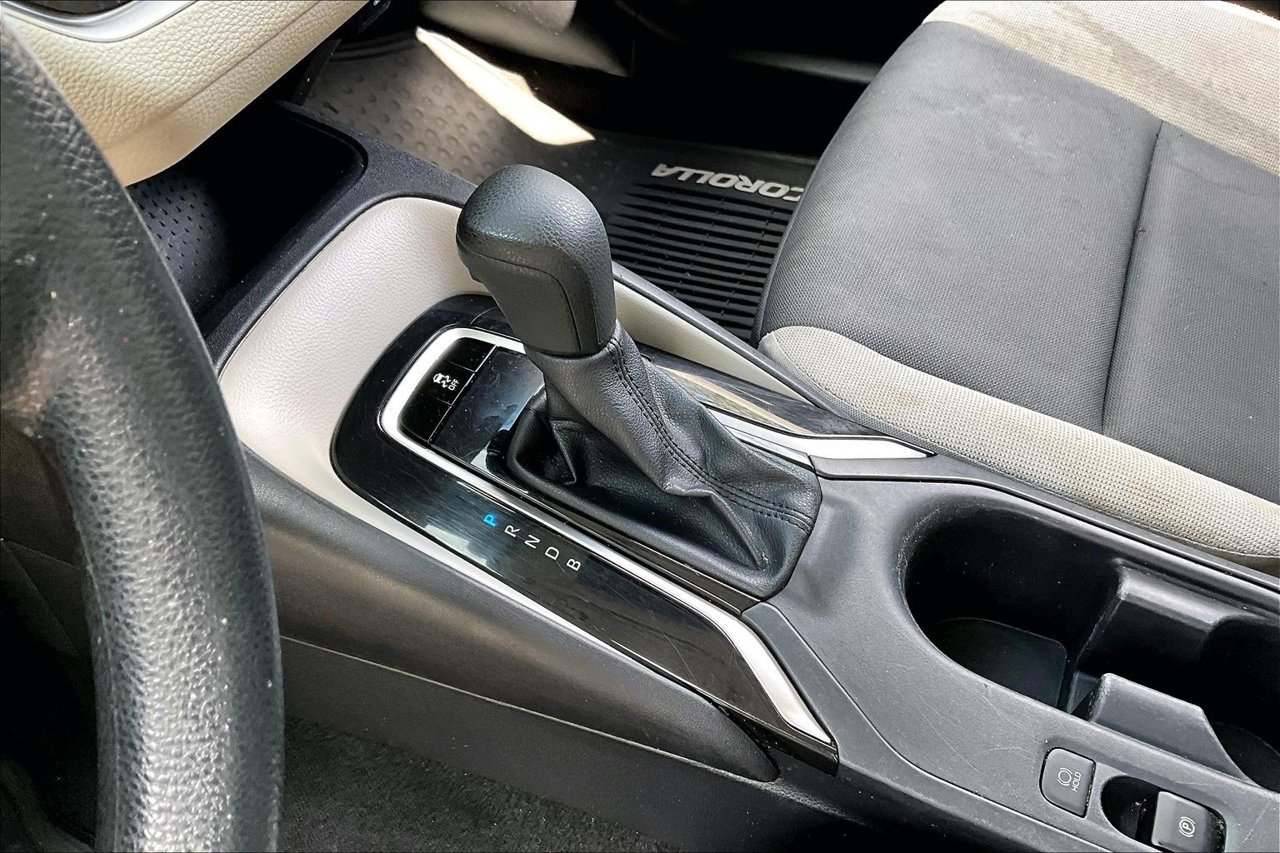 Used 2025 Toyota Corolla LE FWD image 15
