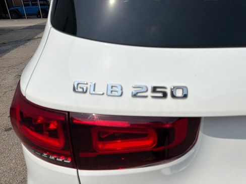 Used 2022 Mercedes-Benz GLB 250 w/ Premium Package image 14