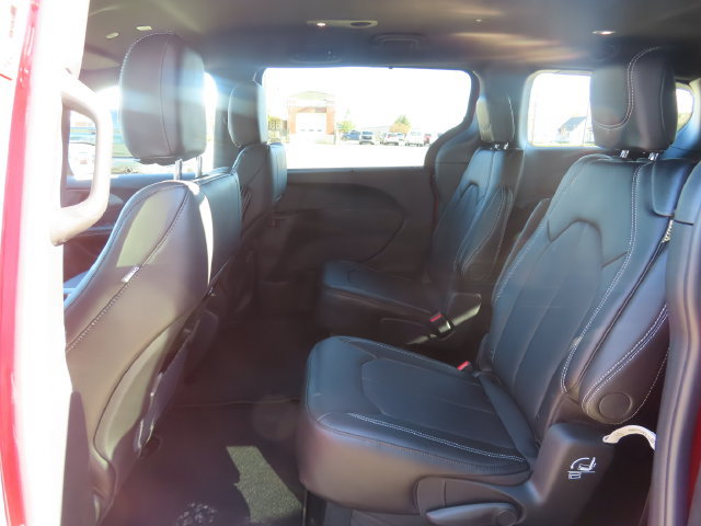 New 2027 Chrysler Pacifica Select AWD/4WD image 21