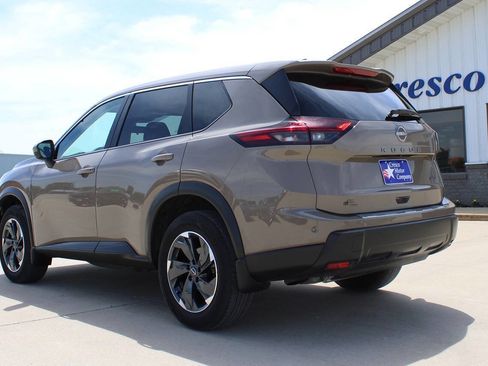 Used 2025 Nissan Rogue SV AWD/4WD image 7