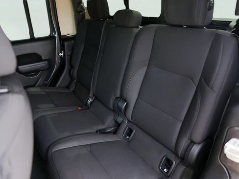 Used 2023 Jeep Gladiator Willys image 25