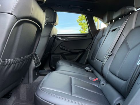 Used 2025 Porsche Macan image 30