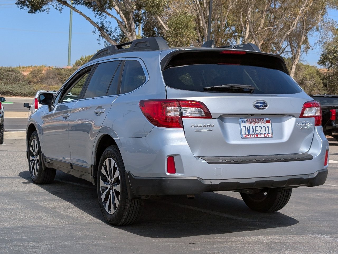 Used 2017 Subaru Outback 2.5i Limited AWD/4WD image 12