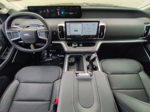 New 2025 Ford Expedition Max Platinum w/ Driver's Package image 15