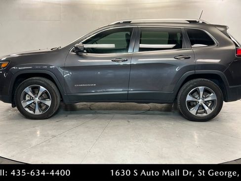 Used 2019 Jeep Cherokee Limited w/ Luxury Group AWD/4WD image 2