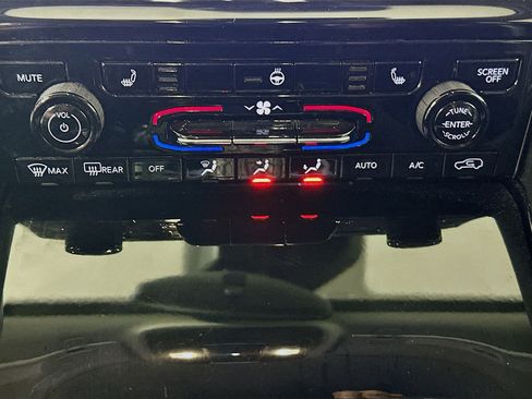 Used 2022 Jeep Grand Cherokee L Limited image 23