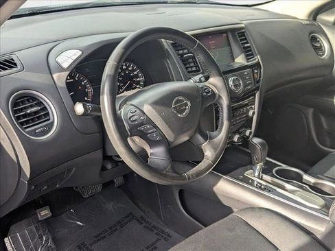 Used 2018 Nissan Pathfinder SV w/ Cargo Package image 10