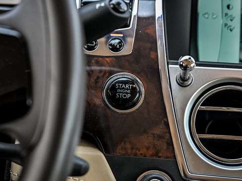 Used 2016 Rolls-Royce Wraith RWD image 33