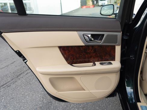 Used 2011 Jaguar XF Portfolio image 27