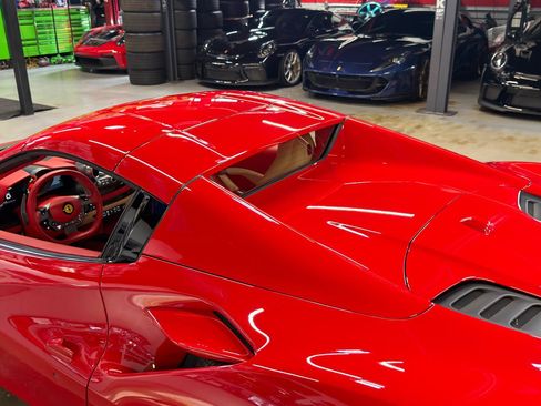 Used 2021 Ferrari F8 Tributo RWD image 33