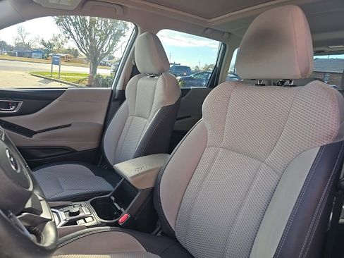 Used 2023 Subaru Forester Premium image 8