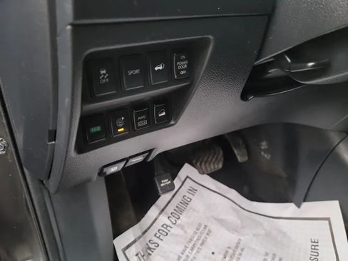 Used 2016 Nissan Rogue SV w/ SV Premium Package image 13