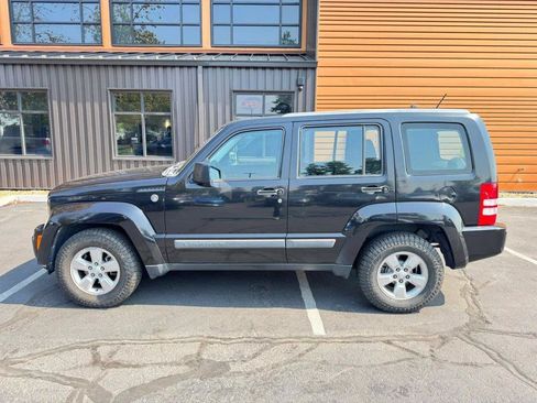 Used 2012 Jeep Liberty Sport AWD/4WD image 2