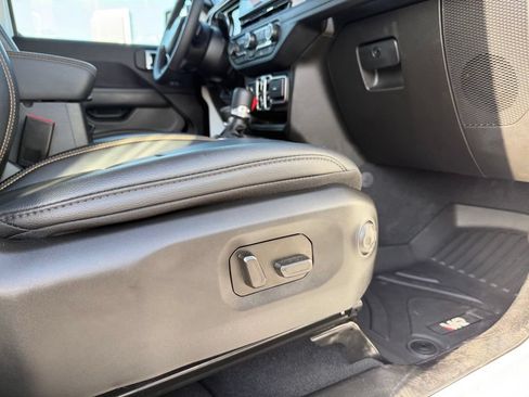 Used 2025 Jeep Gladiator Sport AWD/4WD image 33