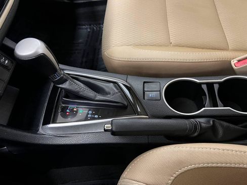 Used 2017 Toyota Corolla LE FWD image 19