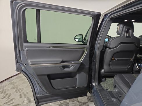Used 2025 Rivian R1S Adventure AWD/4WD image 17