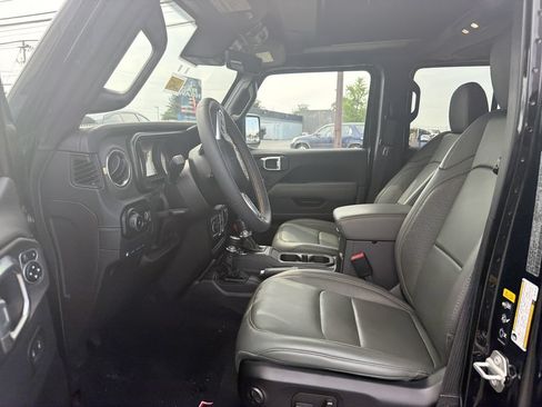 Used 2024 Jeep Wrangler High Altitude AWD/4WD image 6