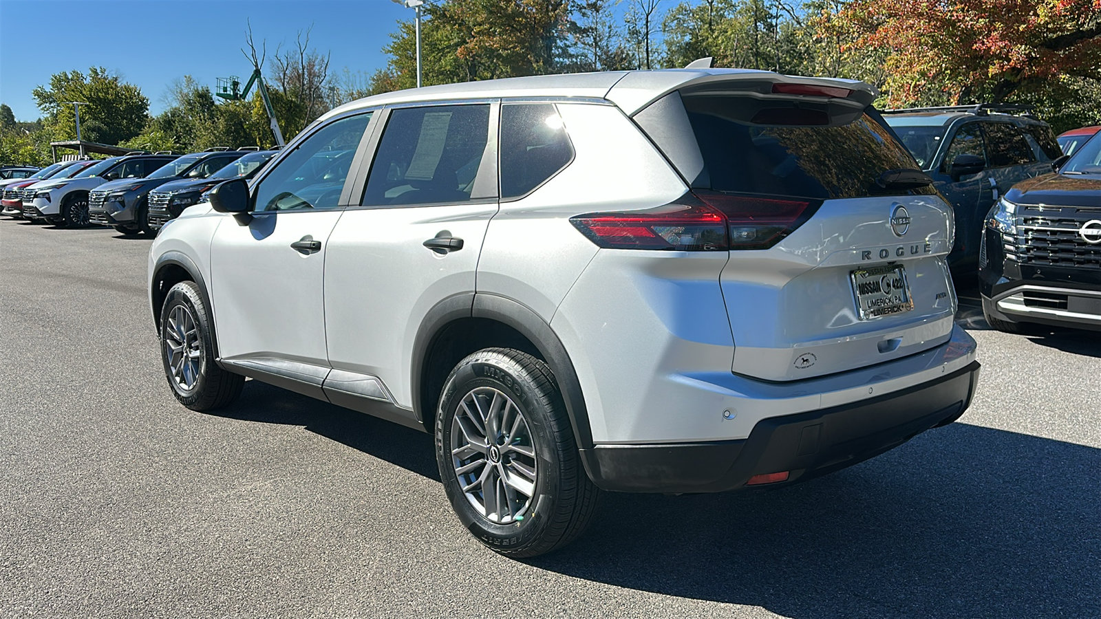 Used 2024 Nissan Rogue S AWD/4WD image 7