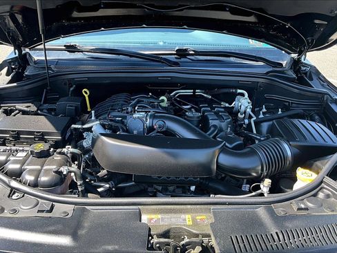 Used 2024 Dodge Durango SXT AWD/4WD image 9