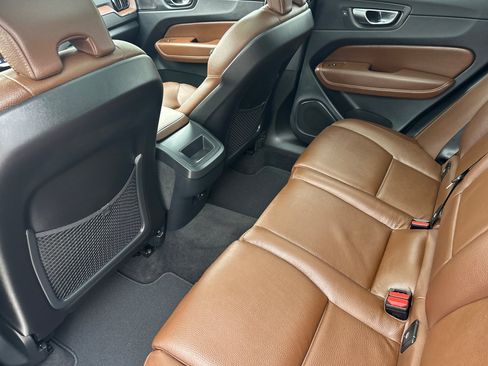 Used 2023 Volvo XC60 B5 Plus w/ Climate Package FWD image 13