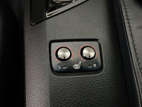 Used 2013 Toyota Avalon XLE image 6