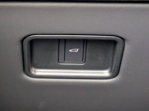 Certified 2025 Land Rover Range Rover Sport SE image 18