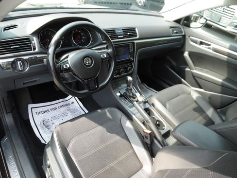 Used 2018 Volkswagen Passat 2.0T SE FWD image 12