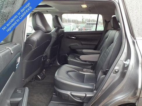 Used 2023 Toyota Highlander L image 12