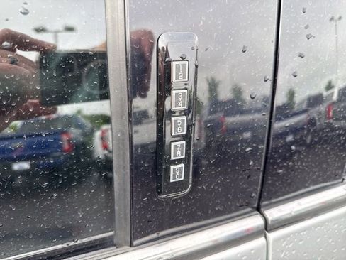 Used 2017 Ford F150 Platinum w/ Equipment Group 701A Luxury AWD/4WD image 15