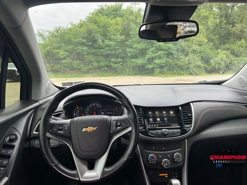 Used 2019 Chevrolet Trax LT w/ LT Convenience Package image 28