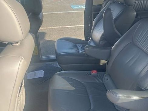 Used 2010 Toyota Sienna XLE image 7