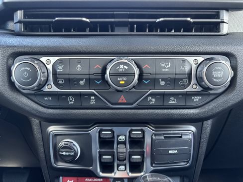 New 2026 Jeep Gladiator Sport AWD/4WD image 14