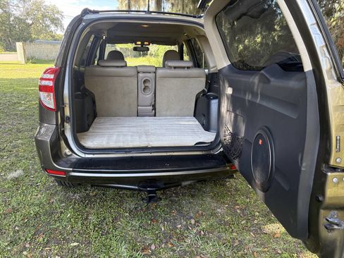 Used 2010 Toyota RAV4 Limited image 14