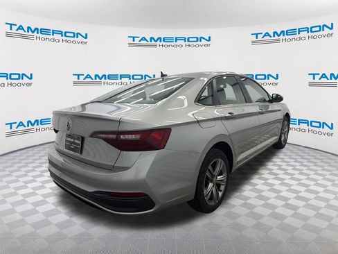 Used 2024 Volkswagen Jetta SE FWD image 5