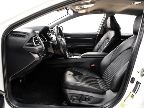 Used 2020 Toyota Camry SE FWD image 4