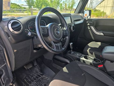 Used 2018 Jeep Wrangler Unlimited Sahara AWD/4WD image 11