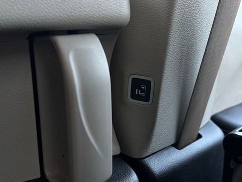 Used 2023 Chrysler Pacifica Limited image 27