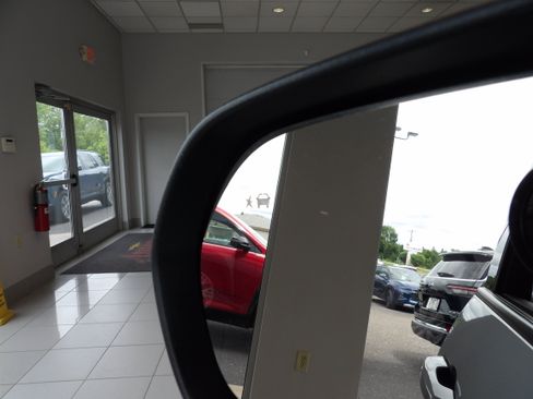 Used 2024 GMC Acadia Elevation AWD/4WD image 7