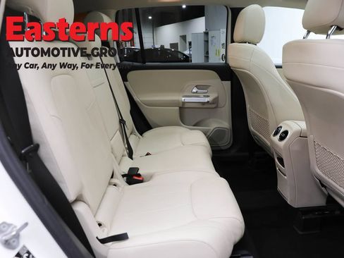 Used 2021 Mercedes-Benz GLB 250 4MATIC w/ Premium Package image 23