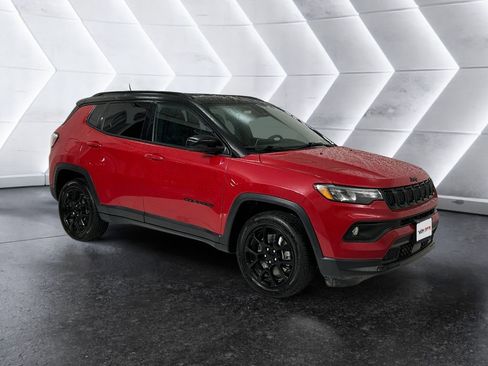 Used 2023 Jeep Compass Altitude image 1