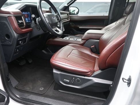 Used 2024 Ford Expedition Limited image 17
