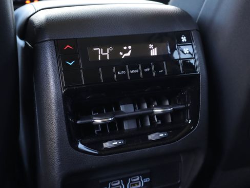 Used 2023 Jeep Grand Cherokee L Laredo image 26