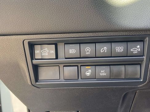 Used 2026 Toyota Tundra Limited AWD/4WD image 32
