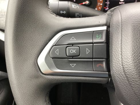 Used 2024 Jeep Compass Latitude image 18